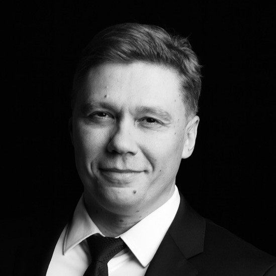 csanád protré black